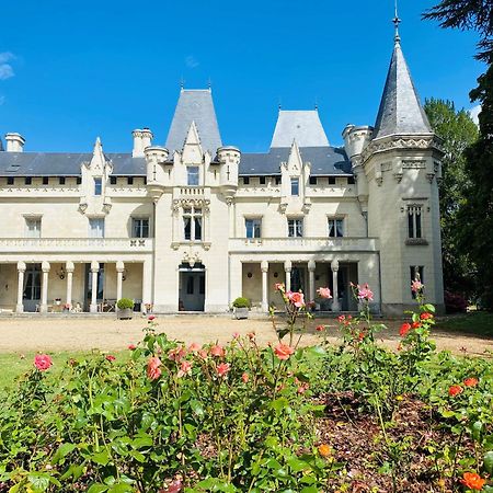 Chateau De Salvert - 4 Gites - 32 Personnes Neuillé Esterno foto