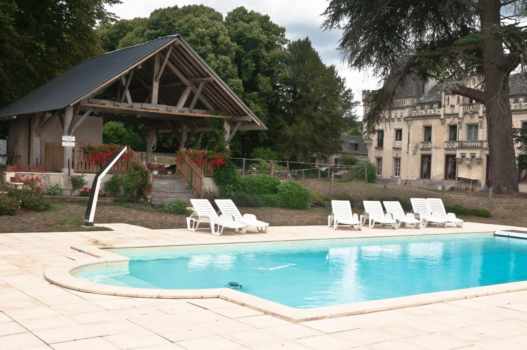 Chateau De Salvert - 4 Gites - 32 Personnes Neuillé Esterno foto