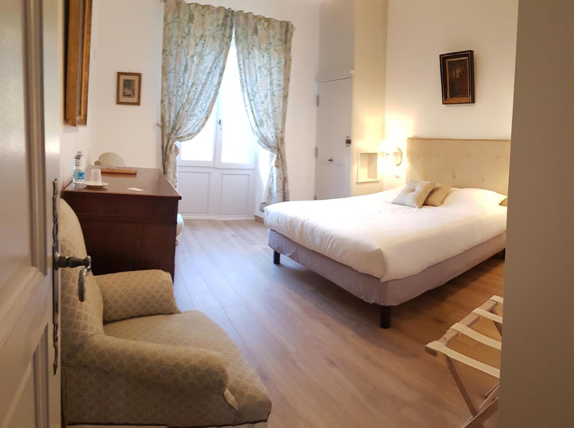 Chateau De Salvert - 4 Gites - 32 Personnes Neuillé Esterno foto