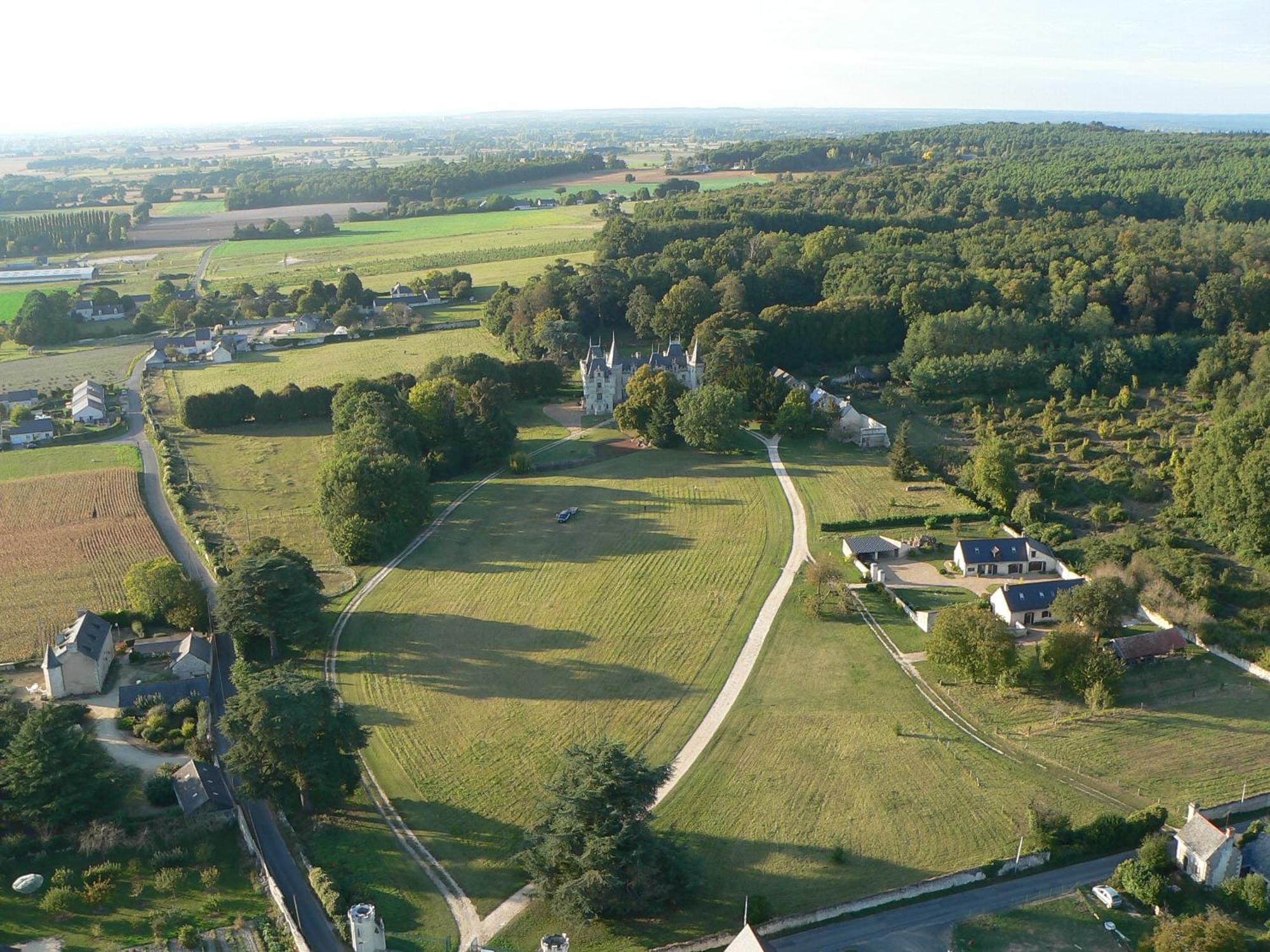 Chateau De Salvert - 4 Gites - 32 Personnes Neuillé Esterno foto