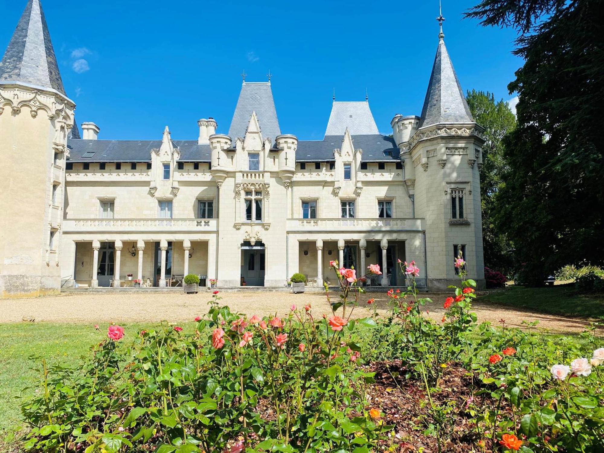 Chateau De Salvert - 4 Gites - 32 Personnes Neuillé Esterno foto