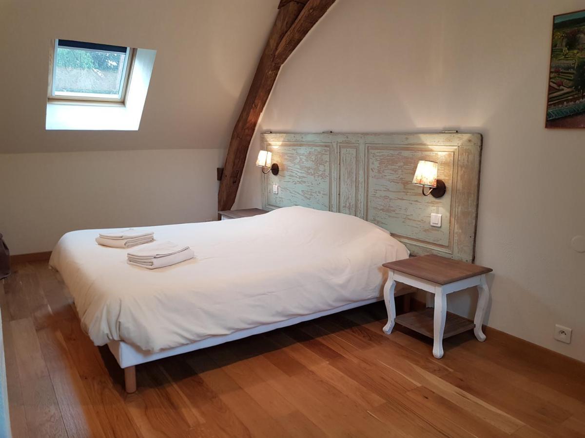 Chateau De Salvert - 4 Gites - 32 Personnes Neuillé Esterno foto