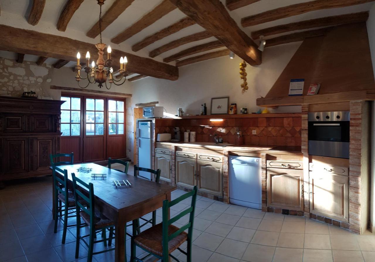 Chateau De Salvert - 4 Gites - 32 Personnes Neuillé Esterno foto
