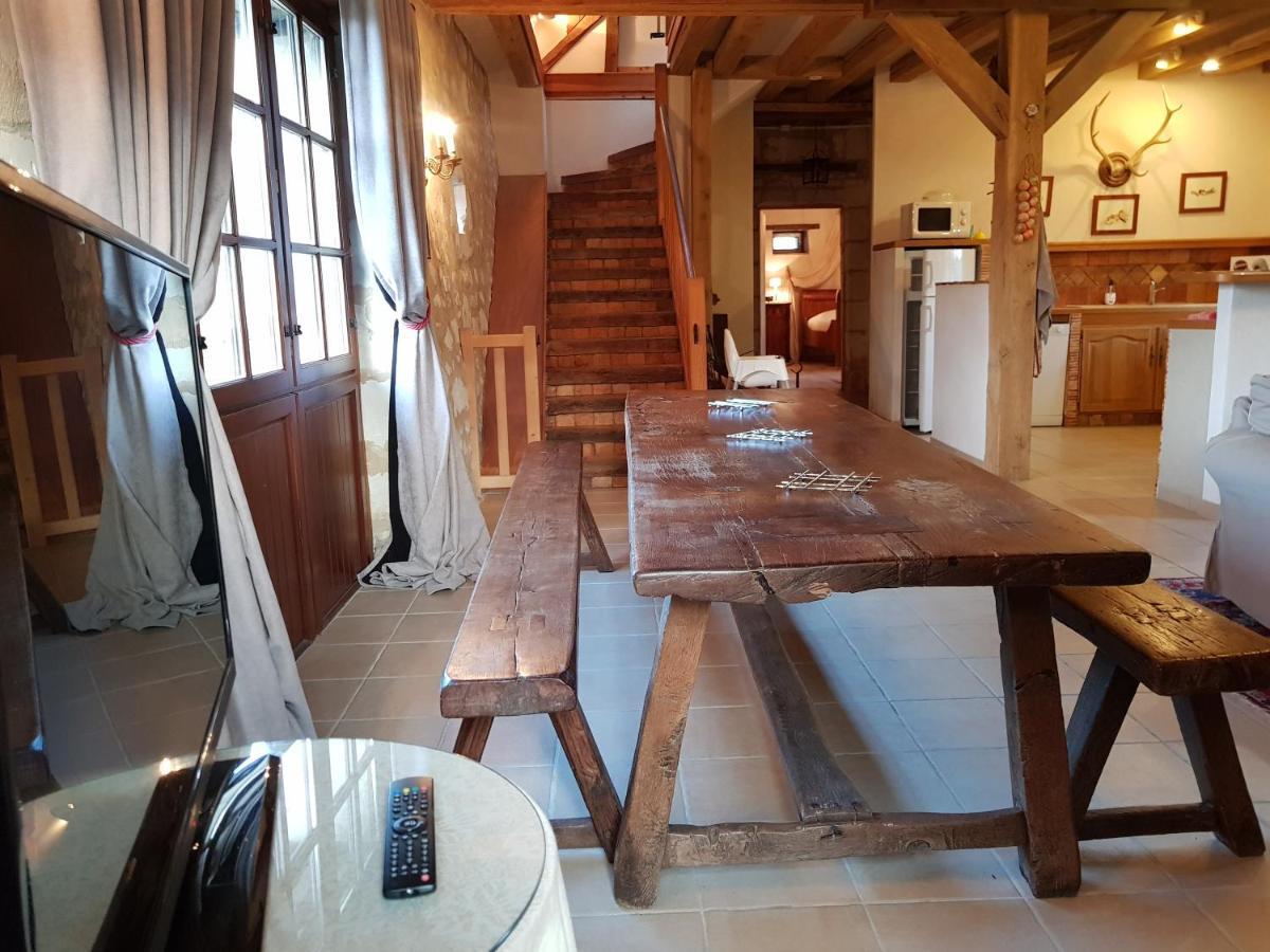 Chateau De Salvert - 4 Gites - 32 Personnes Neuillé Esterno foto