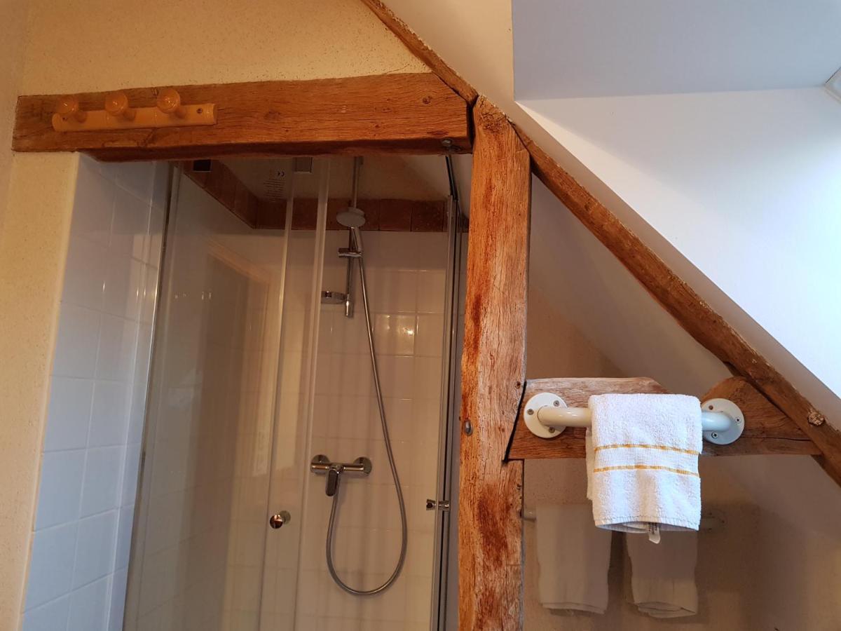Chateau De Salvert - 4 Gites - 32 Personnes Neuillé Esterno foto